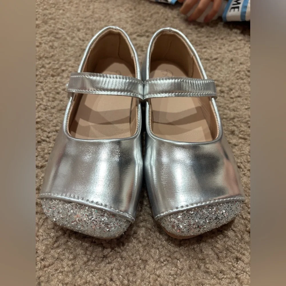 Bundle of kids dress shoes in size 32